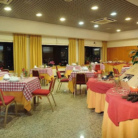 Palace E Monte Rio
